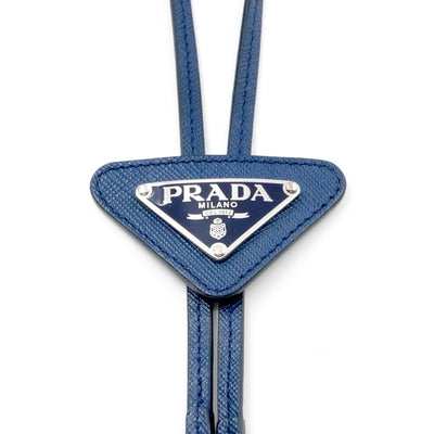 プラダ PRADA スーツ ネクタイ レザー ネイビー シルバー トライアングル ロゴ サフィアーノ ボロタイ ループタイ