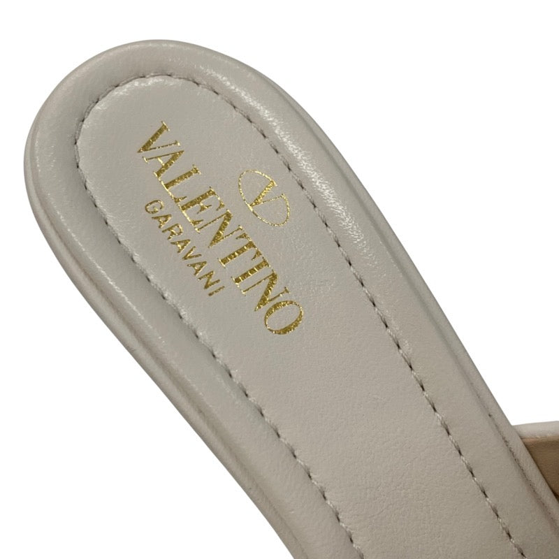 ヴァレンティノ VALENTINO サンダル 靴 シューズ レザー アイボリー ゴールド ローマンスタッズ キルティング ミュール
