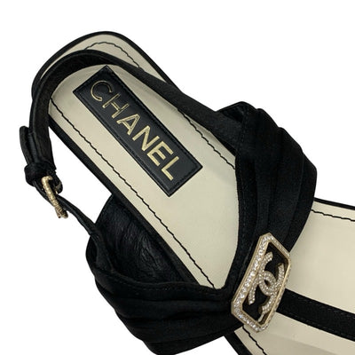 シャネル CHANEL サンダル 靴 シューズ サテン ブラック 黒 ゴールド ココマーク ラインストーン トング フラット
