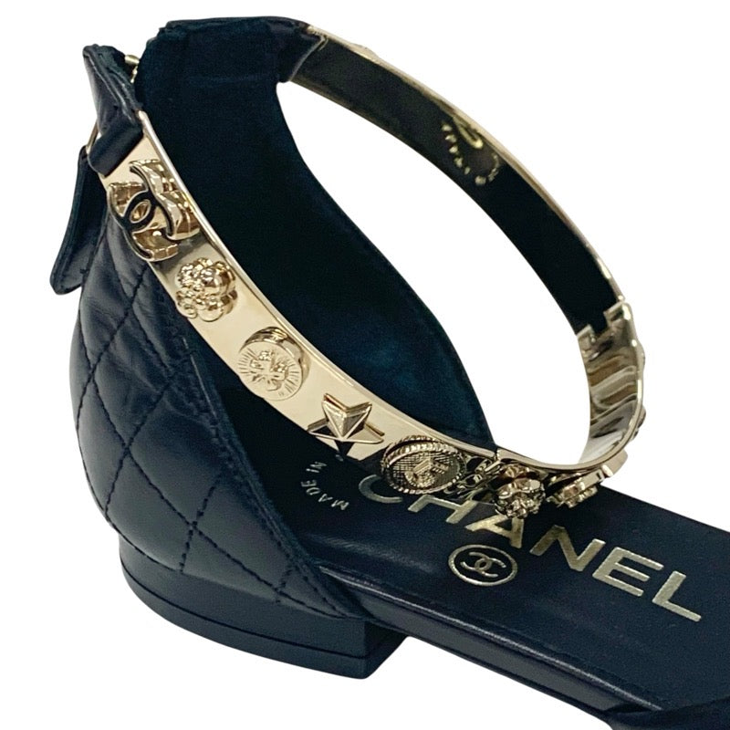 シャネル CHANEL サンダル 靴 シューズ レザー ブラック 黒 ゴールド ココマーク アイコン メタルストラップ マトラッセ