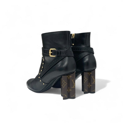 ルイヴィトン LOUIS VUITTON シルエットライン モノグラム ブーツ ショートブーツ 靴 シューズ レザー ブラック ブラウン アンクルブーツ LVロゴ ベルト スタッズ