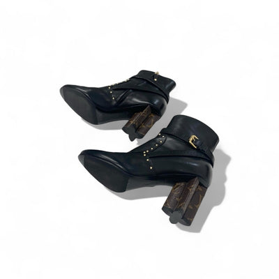 ルイヴィトン LOUIS VUITTON シルエットライン モノグラム ブーツ ショートブーツ 靴 シューズ レザー ブラック ブラウン アンクルブーツ LVロゴ ベルト スタッズ