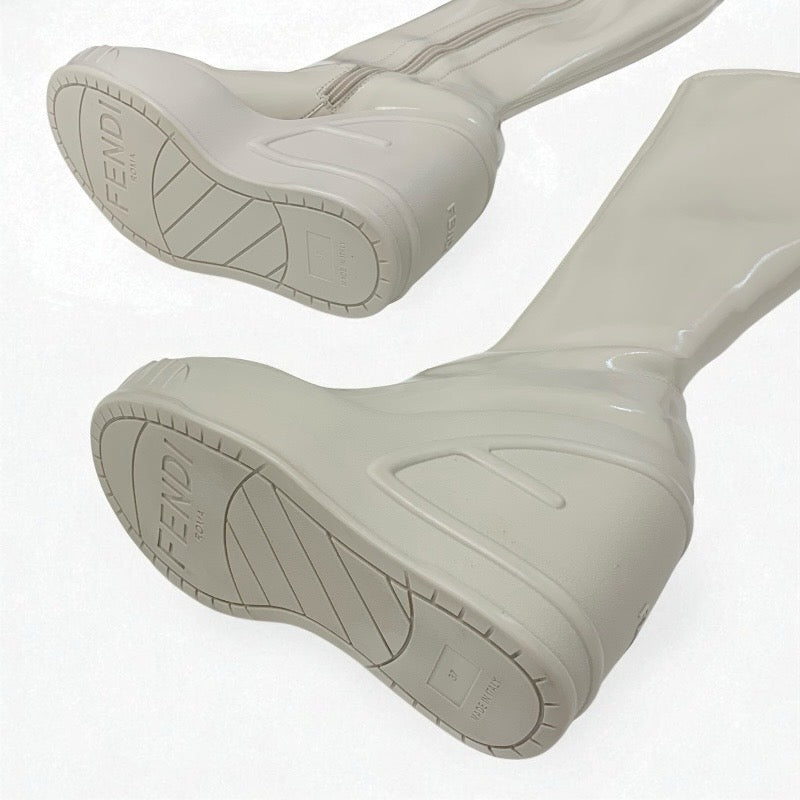 フェンディ FENDI ブーツ ロングブーツ 靴 シューズ パテント アイボリー ロゴ ニーハイ ウェッジソール 厚底