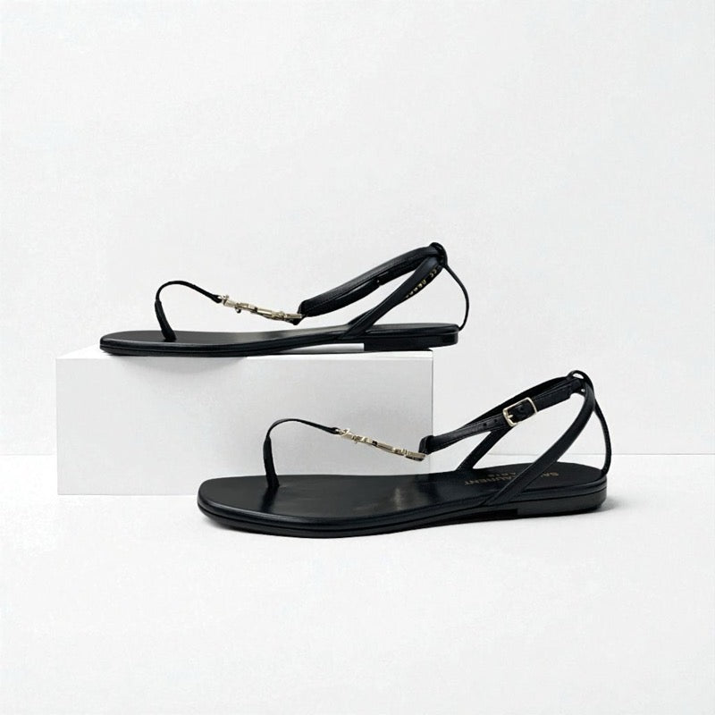 サンローラン SAINT LAURENT カサンドラ サンダル 靴 シューズ レザー ブラック 黒 ゴールド YSL金具 ストラップ トングサンダル