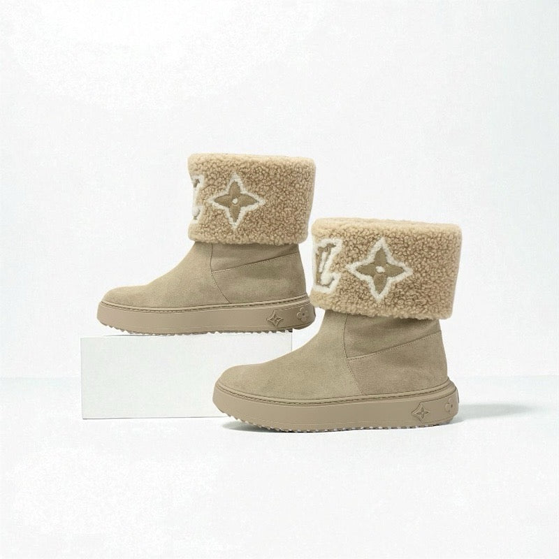 ルイヴィトン LOUIS VUITTON スノードロップライン モノグラム ブーツ ショートブーツ 靴 シューズ スエード ムートン ベージュ ホワイト 未使用 ボア アンクルブーツ