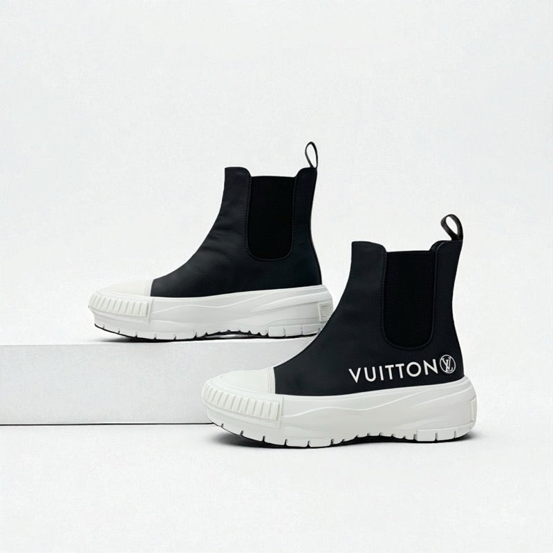 ルイヴィトン LOUIS VUITTON スクァッドライン モノグラム ブーツ ショートブーツ 靴 シューズ レザー ブラック ホワイト ロゴ サイドゴア アンクルブーツ ハイカットスニーカー