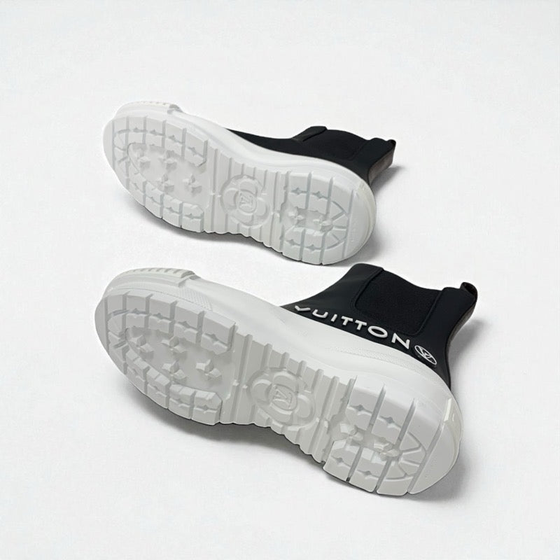 ルイヴィトン LOUIS VUITTON スクァッドライン モノグラム ブーツ ショートブーツ 靴 シューズ レザー ブラック ホワイト ロゴ サイドゴア アンクルブーツ ハイカットスニーカー