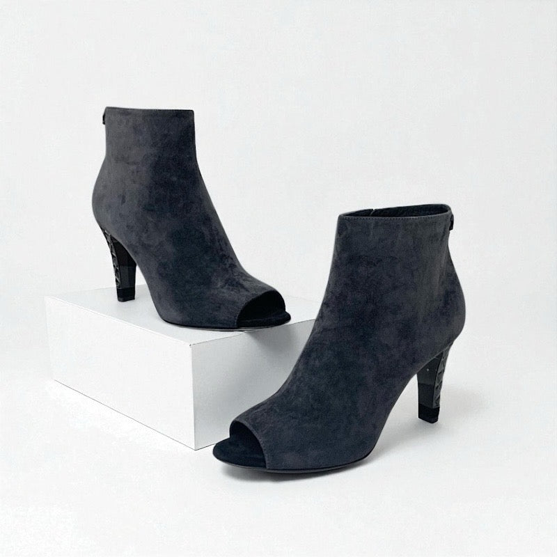 シャネル CHANEL ブーツ ショートブーツ 靴 シューズ スエード グレー 未使用 ココマーク マトラッセ オープントゥ