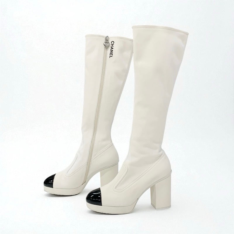 シャネル CHANEL ブーツ ロングブーツ 靴 シューズ スエード ホワイト 白 未使用 ロゴ ココマーク