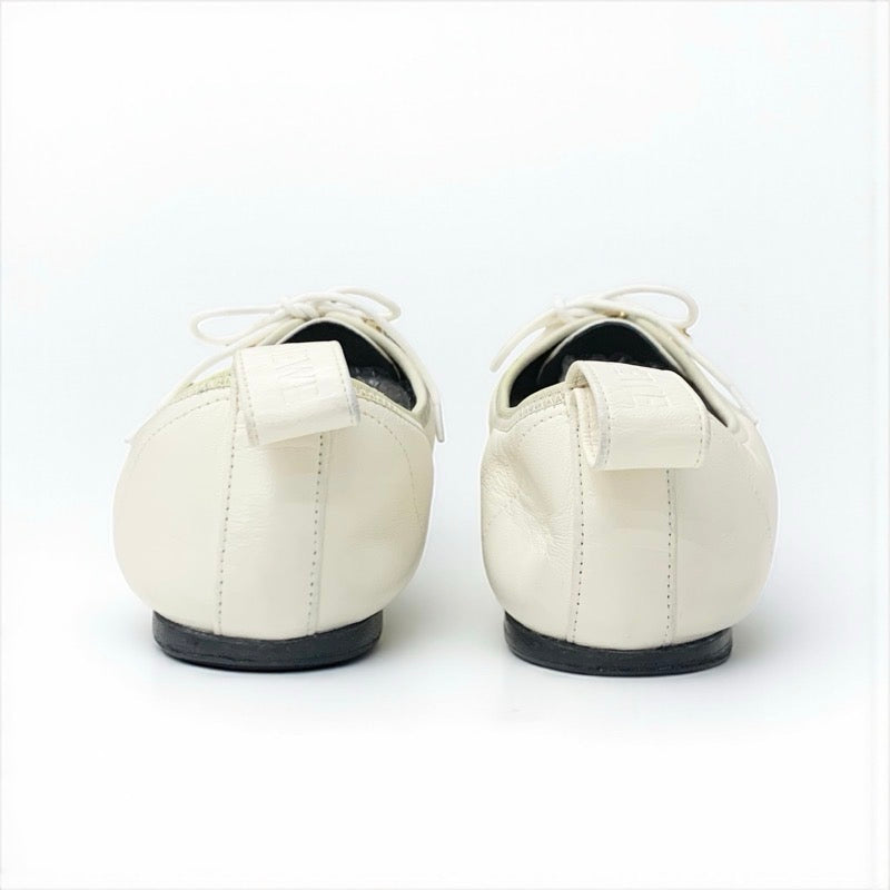 ロエベ LOEWE フラットシューズ 靴 シューズ レザー ホワイト系 ゴールド アナグラム ソフトダービー レースアップシューズ