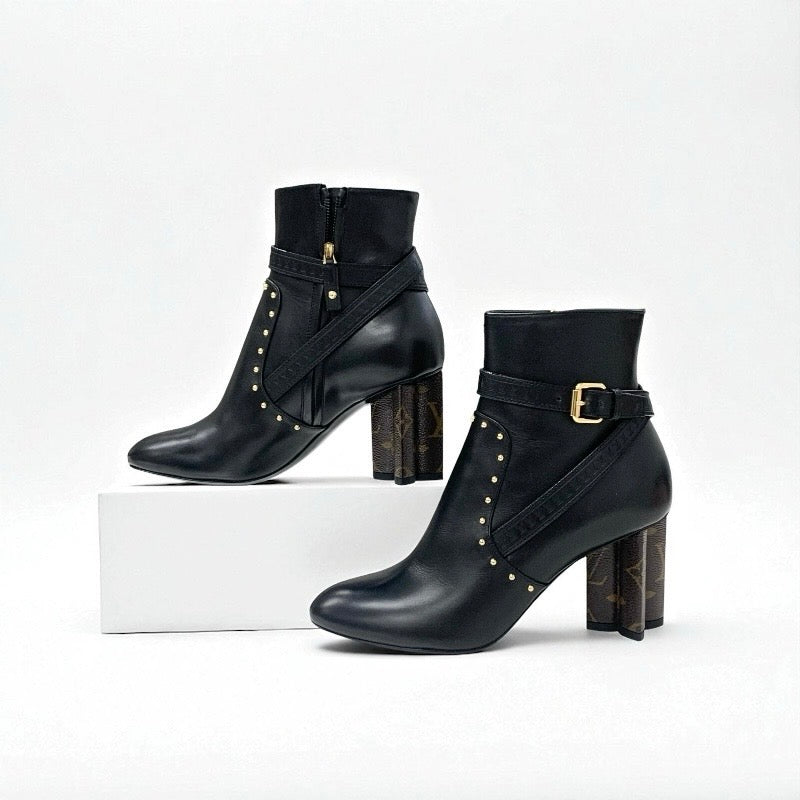 ルイヴィトン LOUIS VUITTON シルエットライン モノグラム ブーツ ショートブーツ 靴 シューズ レザー ブラック ブラウン アンクルブーツ LVロゴ ベルト スタッズ