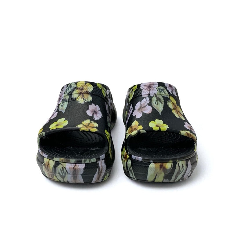 バレンシアガ BALENCIAGA Pool Crocs サンダル 靴 シューズ EVA ブラック マルチカラー クロックス フラワーモチーフ スライドサンダル ロゴ