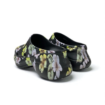 バレンシアガ BALENCIAGA Pool Crocs サンダル 靴 シューズ EVA ブラック マルチカラー クロックス フラワーモチーフ スライドサンダル ロゴ