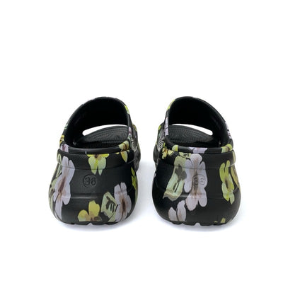 バレンシアガ BALENCIAGA Pool Crocs サンダル 靴 シューズ EVA ブラック マルチカラー クロックス フラワーモチーフ スライドサンダル ロゴ