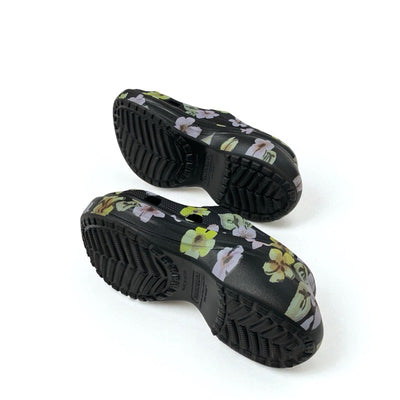 バレンシアガ BALENCIAGA Pool Crocs サンダル 靴 シューズ EVA ブラック マルチカラー クロックス フラワーモチーフ スライドサンダル ロゴ