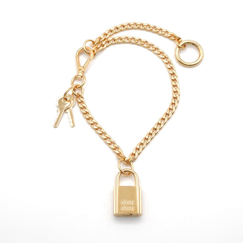ミュウミュウ MIUMIU ゴールド ロゴ チャーム キー チェーン