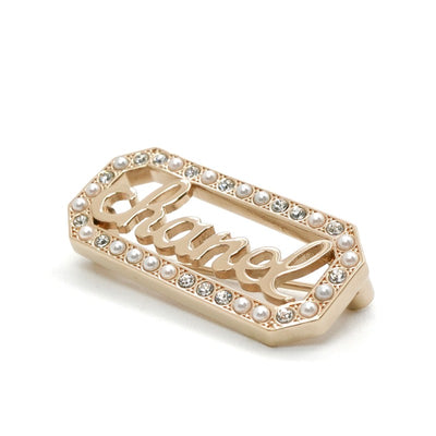 シャネル CHANEL ブローチ コサージュ ゴールド ロゴ ラインストーン