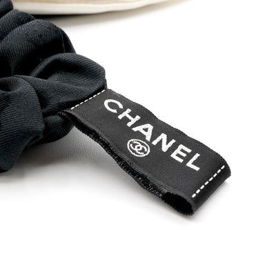 シャネル CHANEL ヘアアクセサリー シルク ブラック ホワイト ココマーク カメリア ロゴ リボン シュシュ ヘアゴム