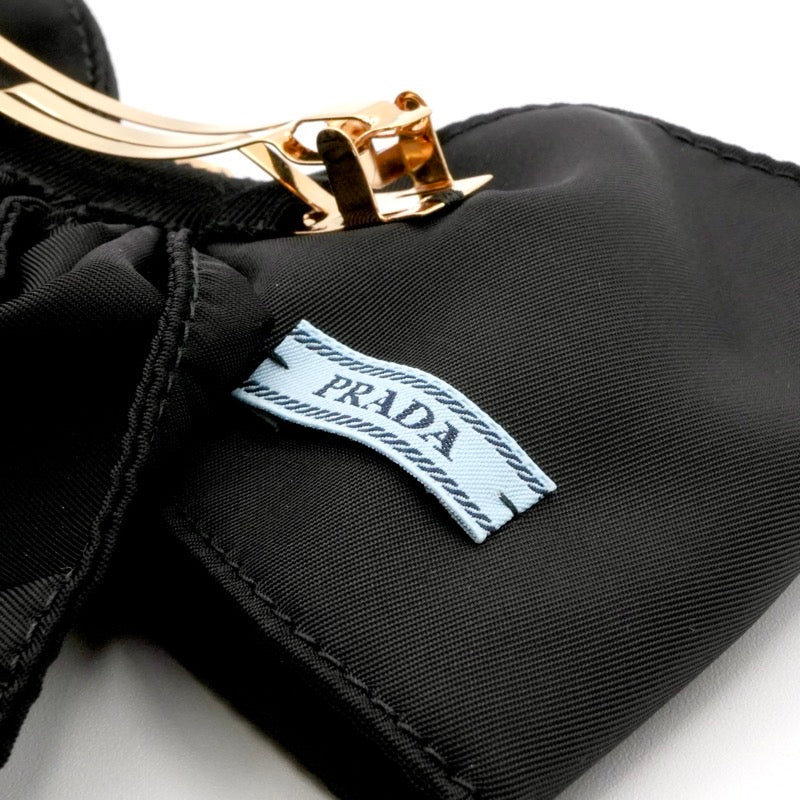 プラダ PRADA ヘアアクセサリー ブラック ゴールド トライアングルロゴ バレッタ リボン Re-Nylon ヘアクリップ