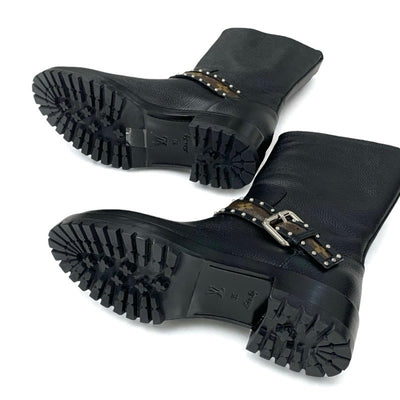 ルイヴィトン LOUIS VUITTON モノグラム ブーツ ショートブーツ 靴 シューズ レザー ブラック ブラウン ロゴ ベルト スタッズ アンクルブーツ