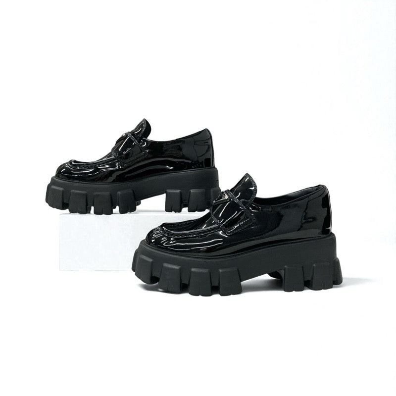 プラダ PRADA モノリス ローファー 革靴 靴 シューズ パテント ブラック 黒 シルバー プラットフォーム トライアングルロゴ