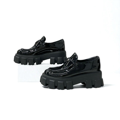 プラダ PRADA モノリス ローファー 革靴 靴 シューズ パテント ブラック 黒 シルバー プラットフォーム トライアングルロゴ