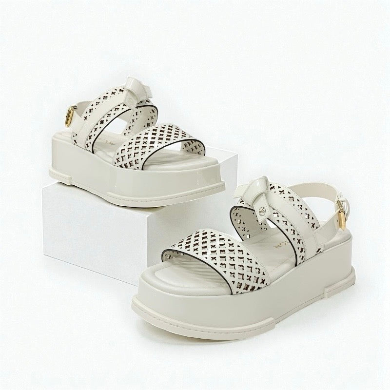ルイヴィトン LOUIS VUITTON マヤライン サンダル 靴 シューズ パテント ホワイト 白 未使用 LVロゴ モノグラムフラワー ストラップ プラットフォーム