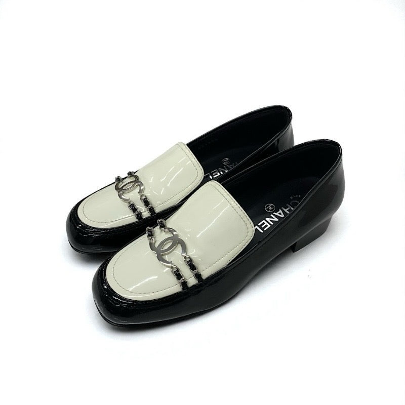シャネル CHANEL ローファー 革靴 靴 シューズ パテント ブラック ホワイト シルバー ココマーク チェーン