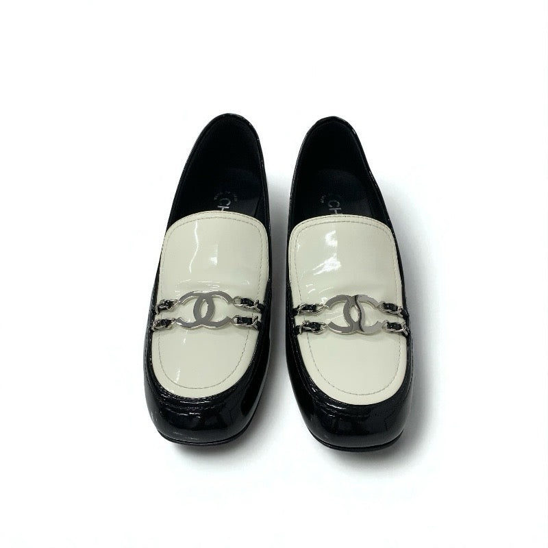 シャネル CHANEL ローファー 革靴 靴 シューズ パテント ブラック ホワイト シルバー ココマーク チェーン