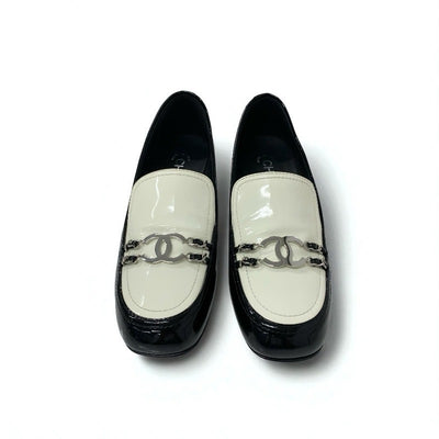 シャネル CHANEL ローファー 革靴 靴 シューズ パテント ブラック ホワイト シルバー ココマーク チェーン