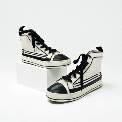 シャネル CHANEL スニーカー 靴 シューズ キャンバス レザー フェイクパール ブラック ホワイト ココマーク パール ハイカットスニーカー