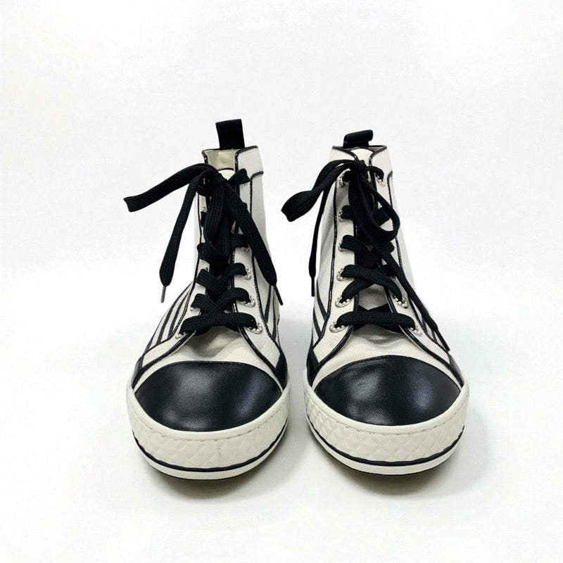 シャネル CHANEL スニーカー 靴 シューズ キャンバス レザー フェイクパール ブラック ホワイト ココマーク パール ハイカットスニーカー