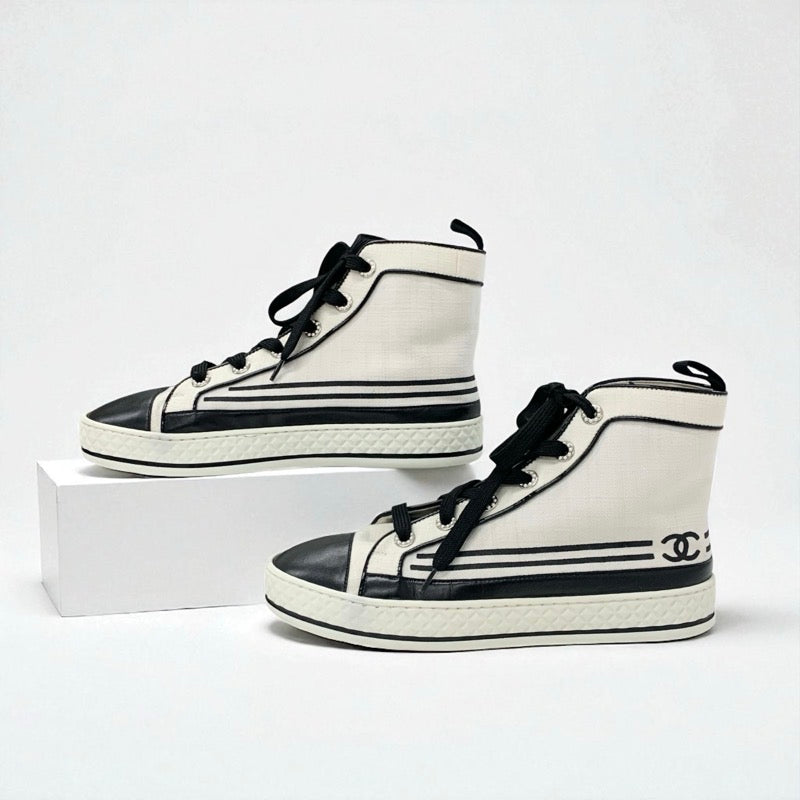 シャネル CHANEL スニーカー 靴 シューズ キャンバス レザー フェイクパール ブラック ホワイト ココマーク パール ハイカットスニーカー