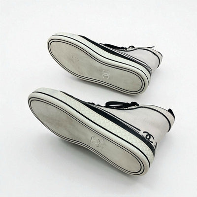 シャネル CHANEL スニーカー 靴 シューズ キャンバス レザー フェイクパール ブラック ホワイト ココマーク パール ハイカットスニーカー