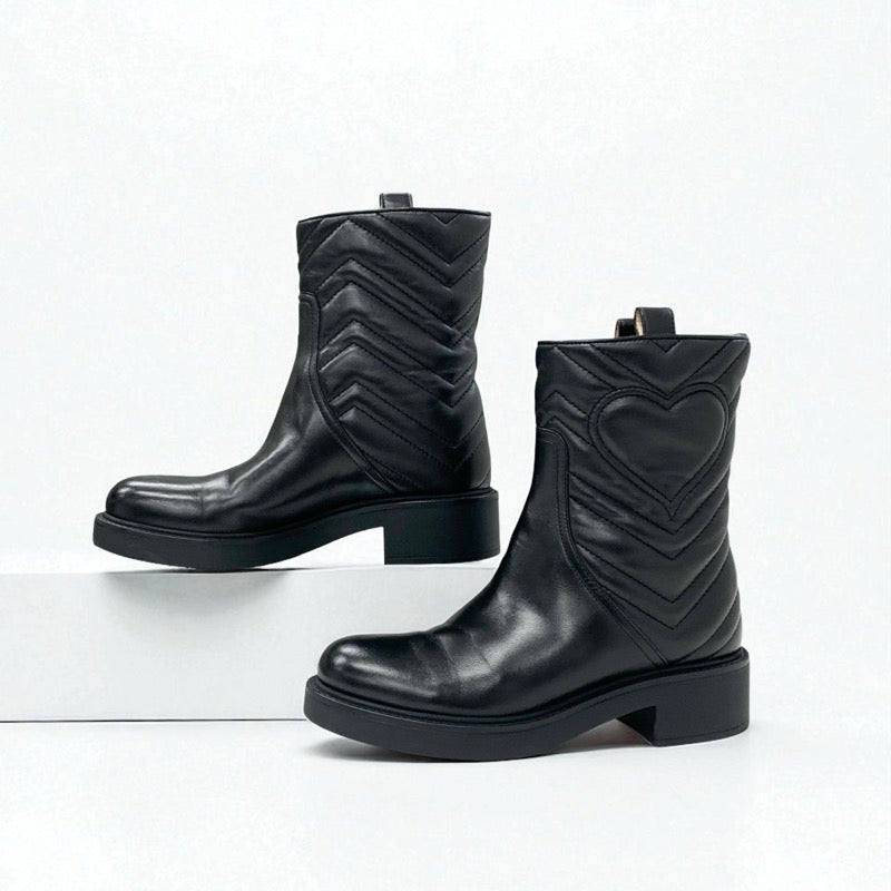 グッチ GUCCI ブーツ ショートブーツ 靴 シューズ レザー ブラック 黒 ダブルG ハート キルティング
