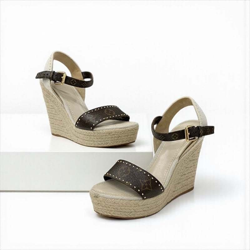 ルイヴィトン LOUIS VUITTON コーストライン モノグラム サンダル 靴 シューズ レザー キャンバス ブラウン ベージュ ゴールド ウェッジソール ストラップ