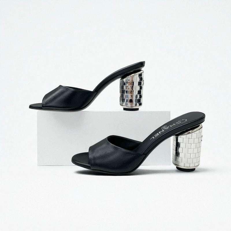 シャネル CHANEL サンダル 靴 シューズ レザー ブラック シルバー 未使用 ココマーク