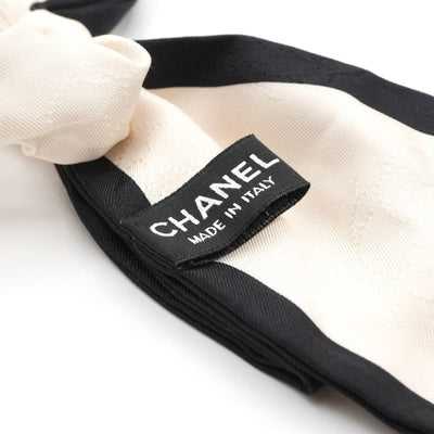 シャネル CHANEL ヘアアクセサリー ホワイト ブラック カメリア ロゴ リボン シルク シュシュ ヘアゴム
