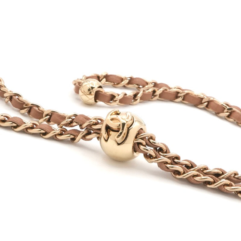 シャネル CHANEL 携帯・スマホアクセサリー ベージュ ゴールド ココマーク マトラッセ キャビアスキン iPhone15pro iPhoneケース チェーン