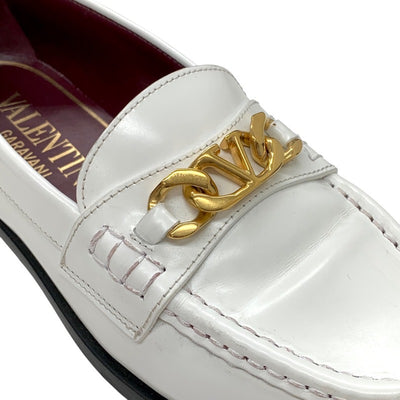 Valentino Loafers Leather Shoes Shoes Leather White Gold V Metal Fittings Flat Shoes