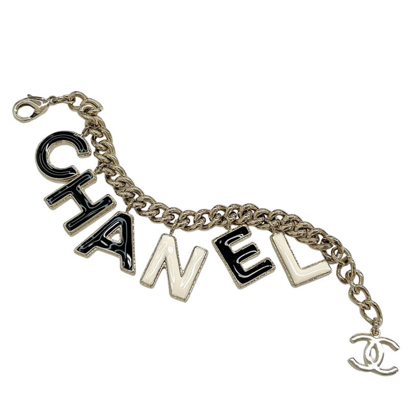 シャネル CHANEL ブレスレット バングル カフ ゴールド ブラック ホワイト ロゴ チェーン