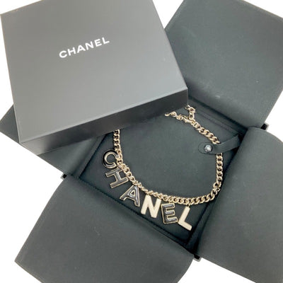 シャネル CHANEL ネックレス ペンダント チョーカー ゴールド ブラック ホワイト ロゴ