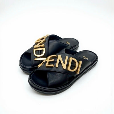 フェンディ FENDI サンダル 靴 シューズ レザー ブラック ゴールド ロゴ フラットサンダル
