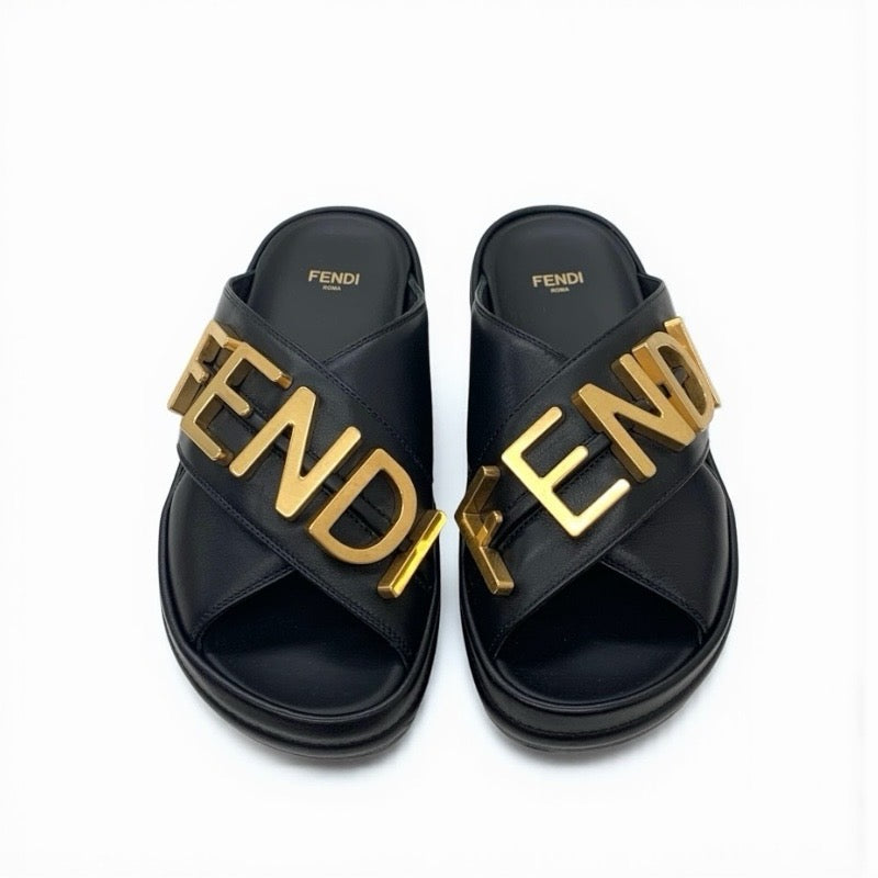 フェンディ FENDI サンダル 靴 シューズ レザー ブラック ゴールド ロゴ フラットサンダル