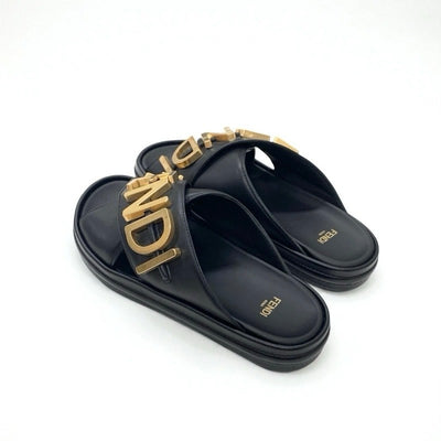 フェンディ FENDI サンダル 靴 シューズ レザー ブラック ゴールド ロゴ フラットサンダル