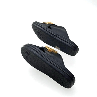 フェンディ FENDI サンダル 靴 シューズ レザー ブラック ゴールド ロゴ フラットサンダル