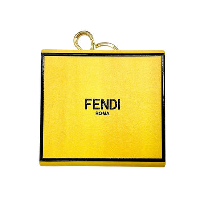 未使用 フェンディ FENDI チャーム キーチャーム 小物入れ ボックスチャーム ロゴ レザー イエロー ゴールド