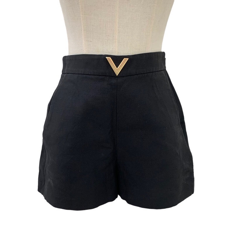 ヴァレンティノ VALENTINO ボトムス ブラック 黒 ゴールド ショートパンツ V金具