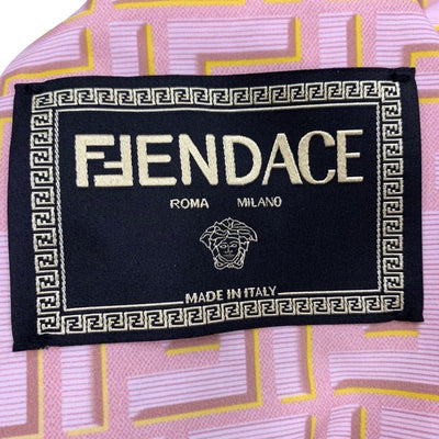 フェンディ FENDI アウター ピンク ゴールド ヴェルサーチェ フェンダーチェ ロゴ ブルゾン リバーシブル