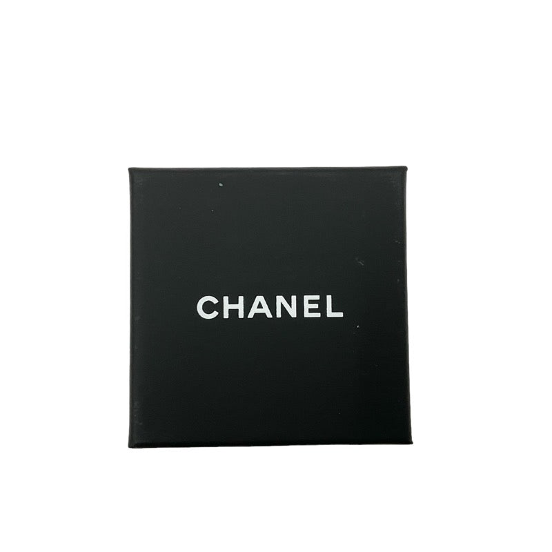 シャネル CHANEL ピアス ゴールド ホワイト ブラック ココマーク マトラッセ